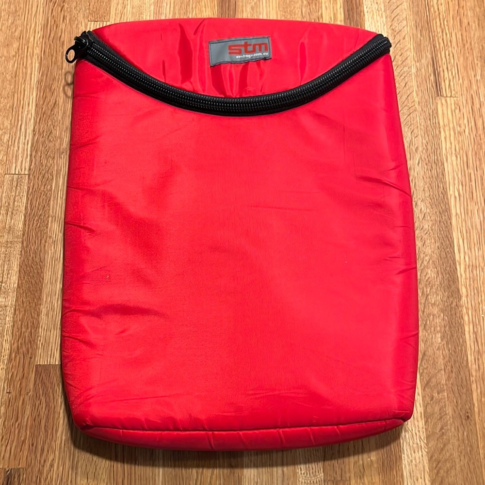 STM laptop sleeve